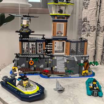 Конструктор LEGO City Police Prison Island 980 дет.: отзыв пользователя Детский Мир