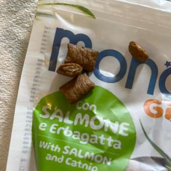 Лакомство для кошек Monge 60г Gift Hairball Хрустящие подушечки с начинкой с лососем и кошачьей мятой для вывода шерсти: отзыв пользователя. Зоомагазин Зоозавр