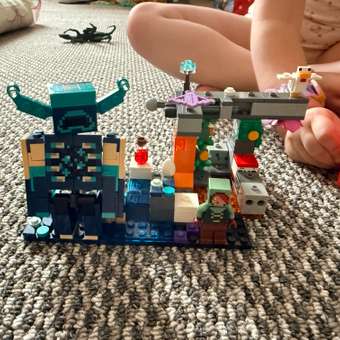 Конструктор LEGO Minecraft Столкновение с Варденом 238 дет.: отзыв пользователя Детский Мир