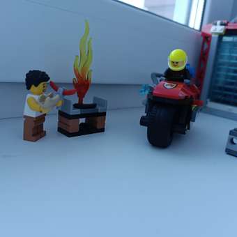 Конструктор LEGO City Пожарно-спасательный мотоцикл 57 дет.: отзыв пользователя Детский Мир
