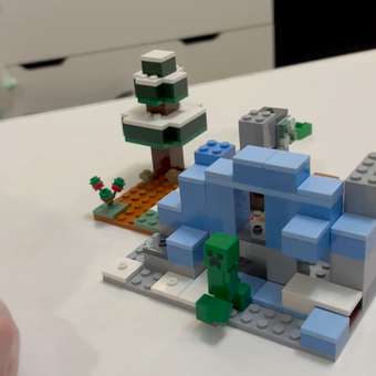 Конструктор LEGO Minecraft Ледяные вершины 304 дет.: отзыв пользователя ДетМир