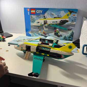 Конструктор LEGO City Самолет скорой помощи 403 дет.: отзыв пользователя Детский Мир