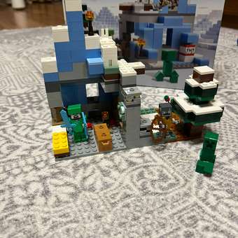 Конструктор LEGO Minecraft Ледяные вершины 304 дет.: отзыв пользователя ДетМир