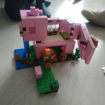 Конструктор LEGO Minecraft Дом-свинья 490 дет.: отзыв пользователя Детский Мир