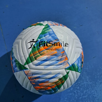 Спортивный мяч FitSmile бело-зелёный футбольный 22 см: отзыв пользователя Детский Мир