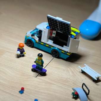 Конструктор LEGO City Машина скорой помощи 184 дет.: отзыв пользователя Детский Мир
