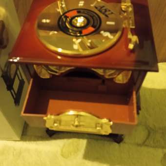 Музыкальная шкатулка TIPTOPOLIS граммофон на подставке коричневый: отзыв пользователя Детский Мир