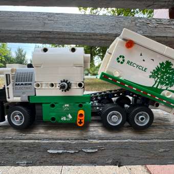 Конструктор LEGO Technic Электрический мусоровоз Mack 503 дет.: отзыв пользователя Детский Мир