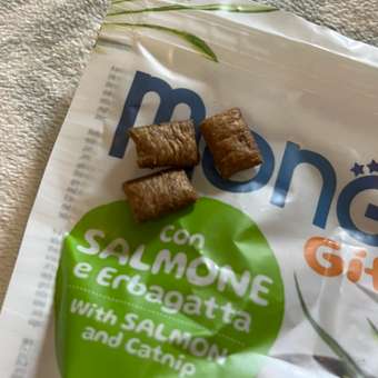 Лакомство для кошек Monge 60г Gift Hairball Хрустящие подушечки с начинкой с лососем и кошачьей мятой для вывода шерсти: отзыв пользователя. Зоомагазин Зоозавр